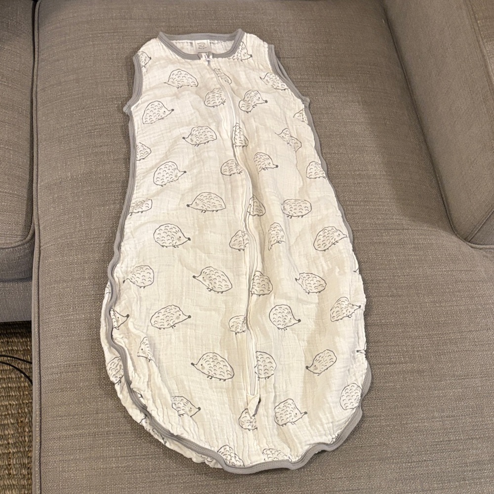 Swaddle Designs Cream and Gray Hedgehog Sleep Sack, size 12-18M